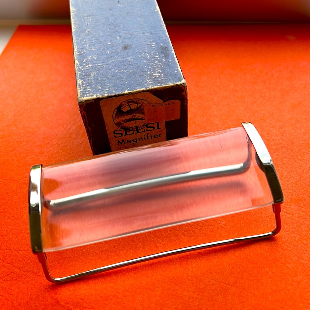 Vintage Selsi magnifying glass with box